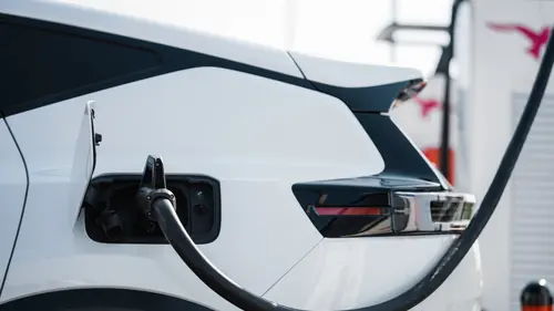 Што значат светлата и боите на EV полначот